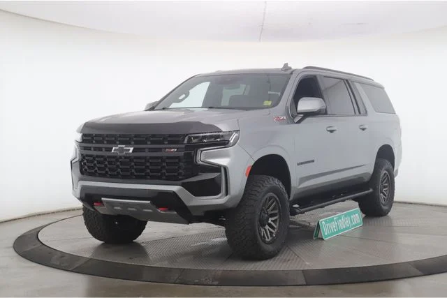 Used 2024 Silver Chevrolet Z71 image 10