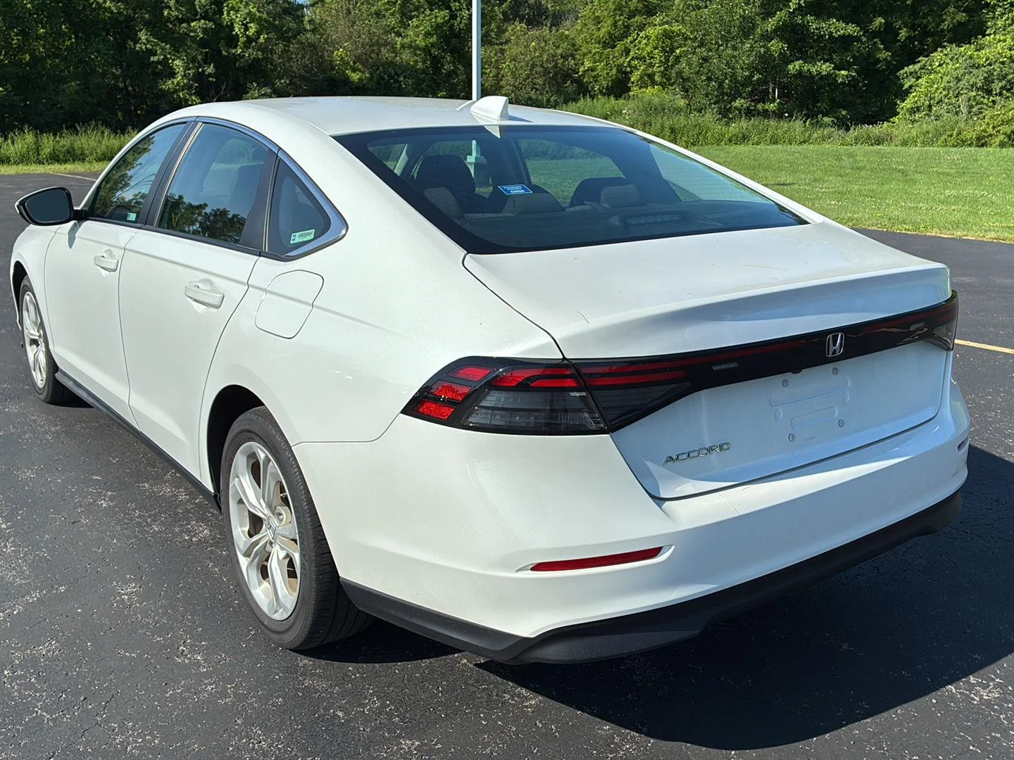 Used 2023 Platinum White Pearl Honda LX image 17