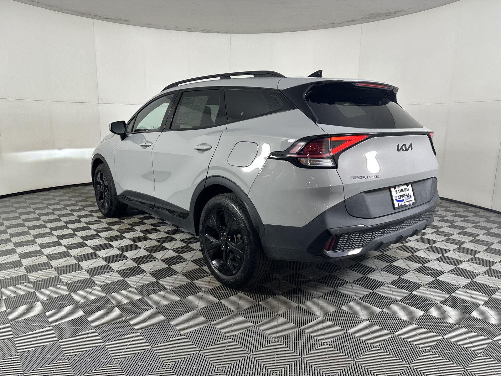 Used 2025 Wolf Gray Kia X-Line image 6