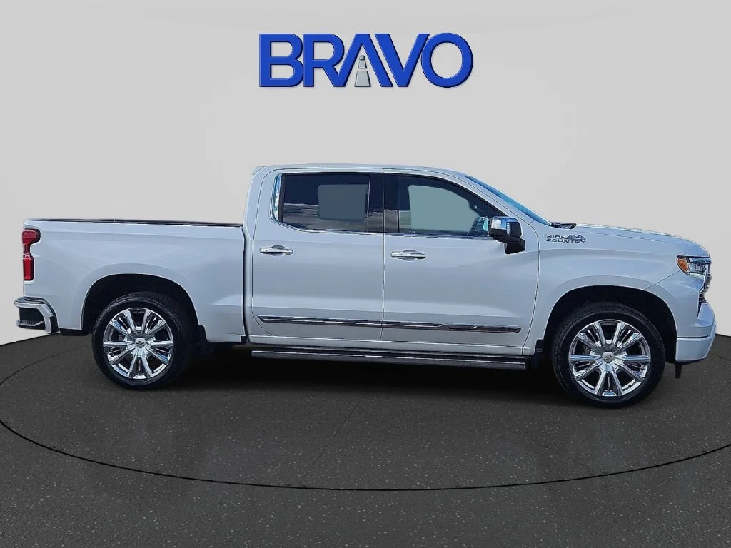 Used 2022 IRIDESCENT PEARL TRICOAT Chevrolet High Country image 5