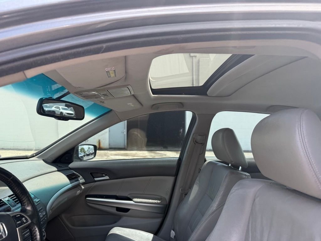 Used 2010 Polished Metal Metallic Honda EX-L image 8