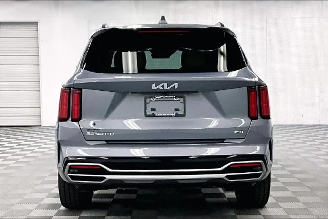 Used 2023 Everlasting Silver Kia SX image 5