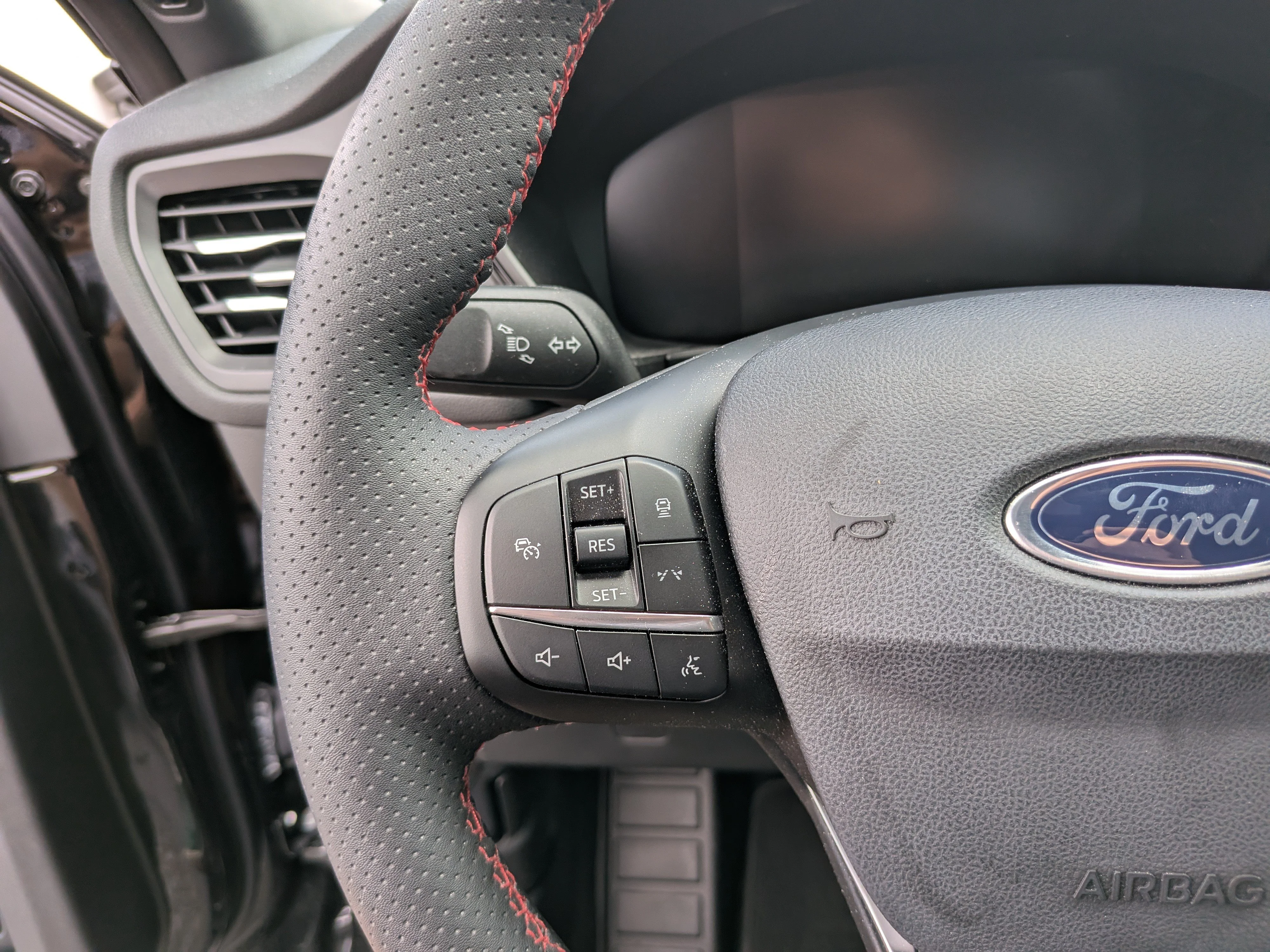 Used 2024 Agate Black Metallic Ford ST-Line image 27