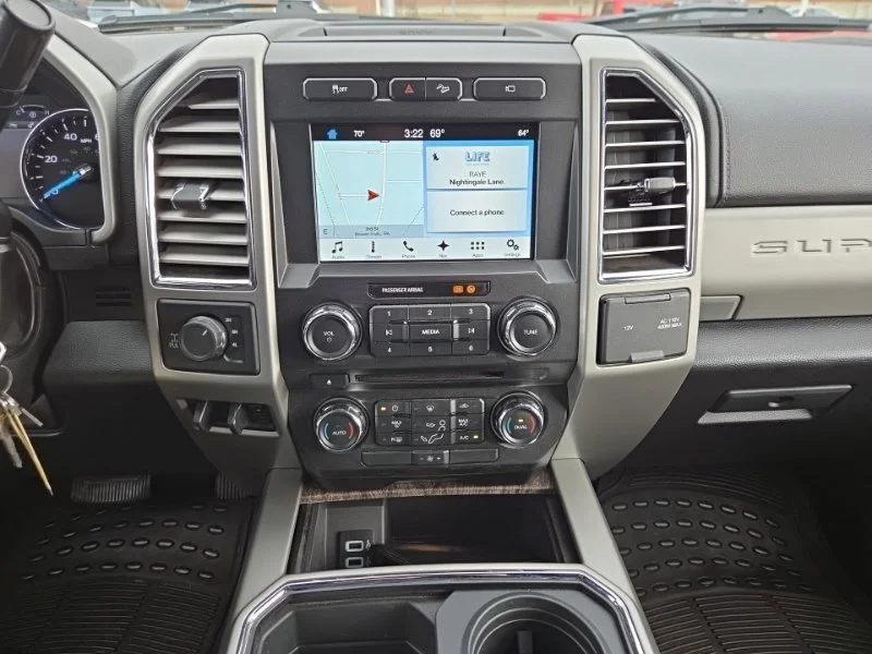 Used 2017  Ford Lariat image 13