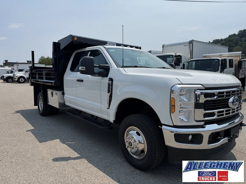 New 2025 Oxford White Ford XL image 4