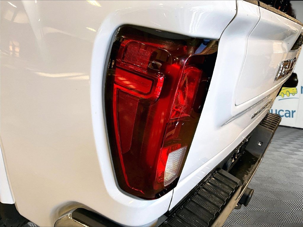 Used 2022 White GMC SLE image 35