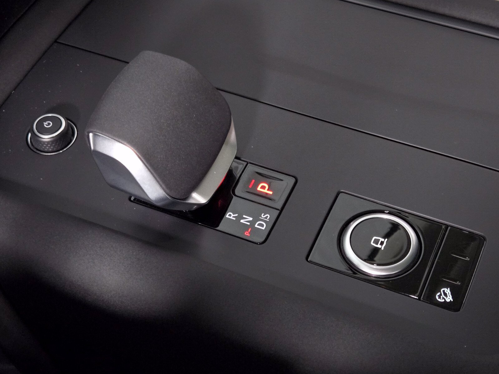 New 2026 Santorini Black Land Rover Dynamic SE image 31