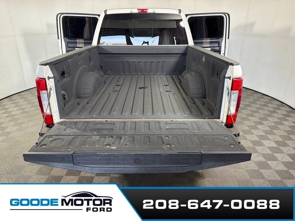 Certified Used 2017 White Platinum Clearcoat Metallic Ford Lariat image 22