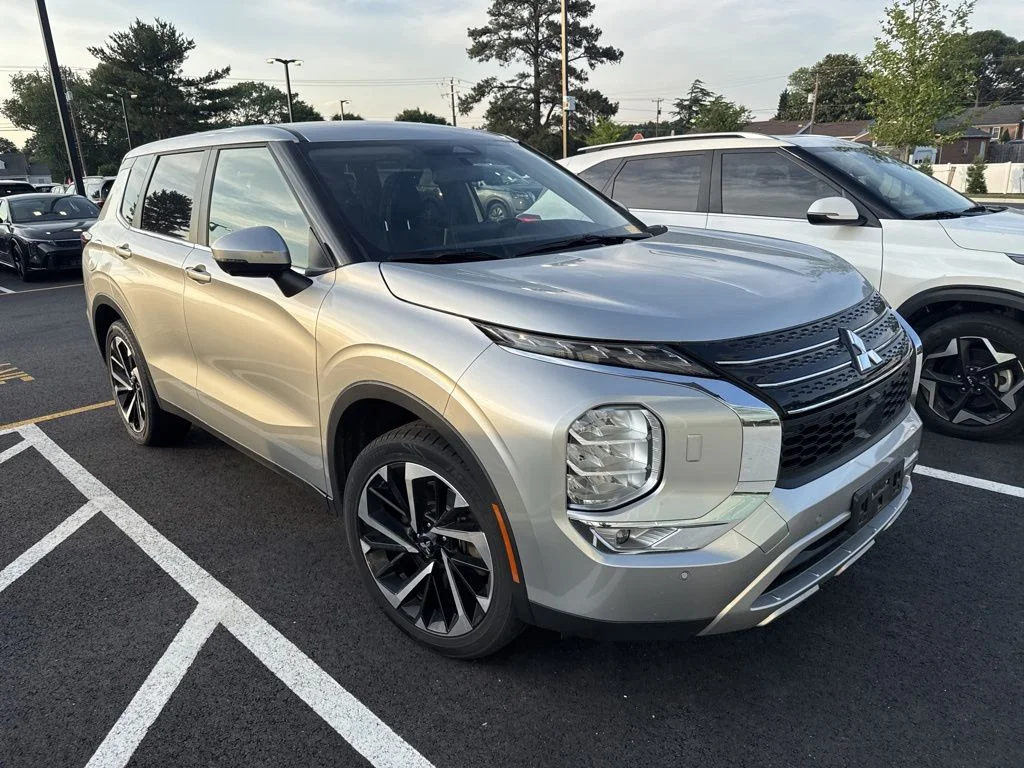 2024 Mitsubishi Outlander SE S-AWC's photo