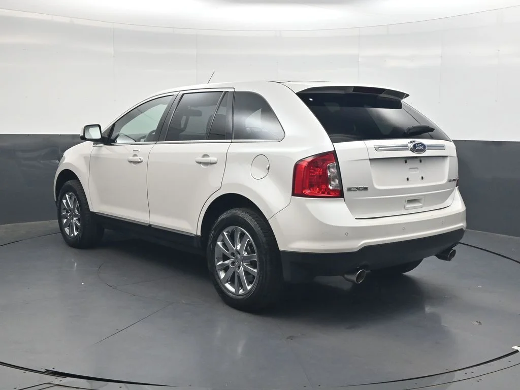Used 2011 White Platinum Clearcoat Metallic Ford Limited image 6