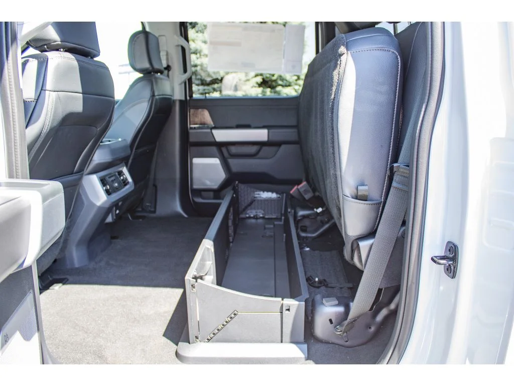 New 2026 Oxford White Ford LARIAT image 23