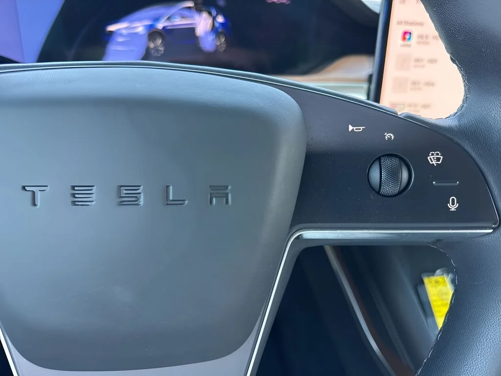 Used 2022  Tesla Base image 18