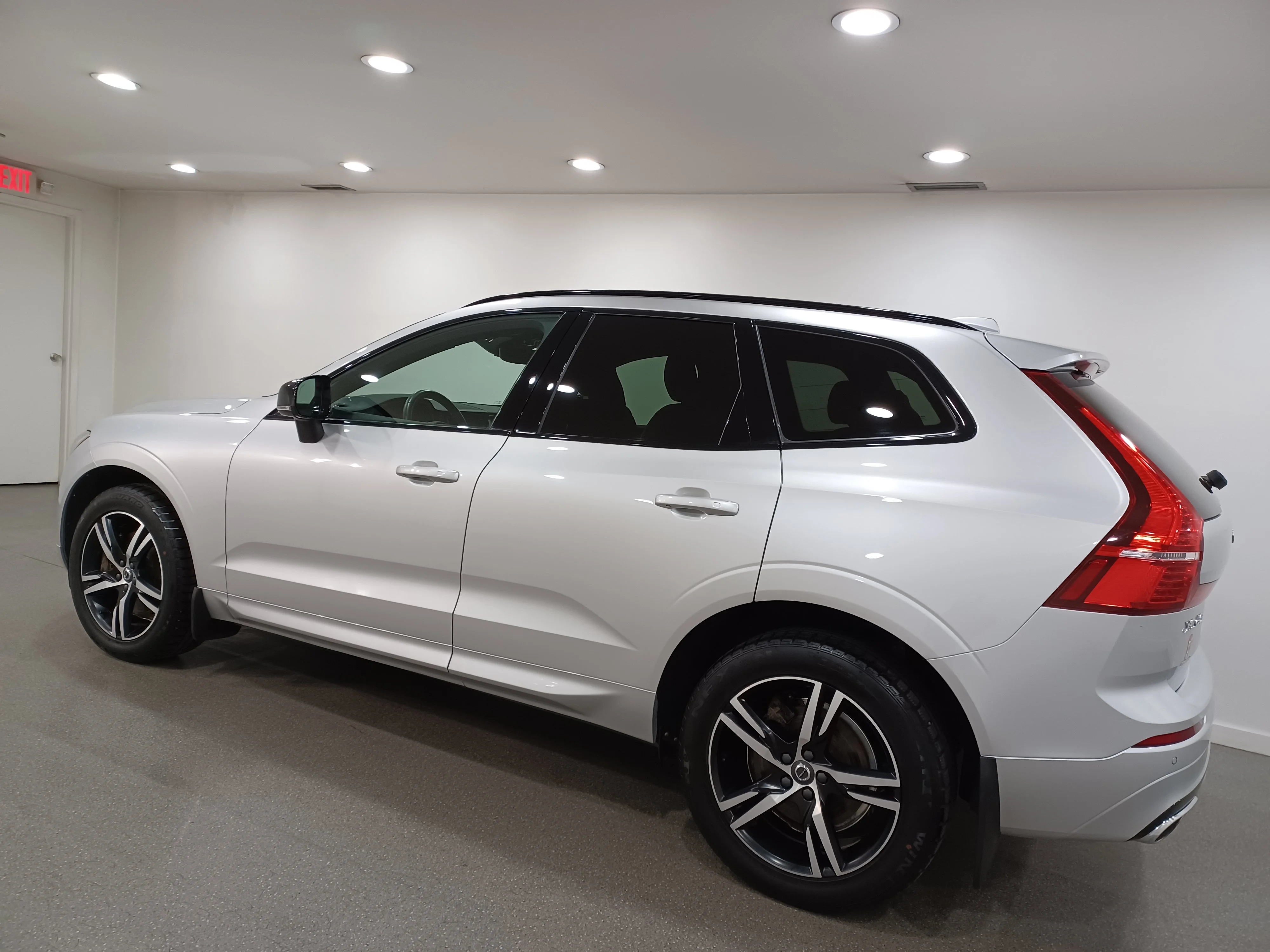 Certified Used 2020 Silver Volvo T6 R-Design AWD*Adaptive Cruise | Nav | Pano Roof | Htd Leather | Lane Keep Assist | Park Assist image 7