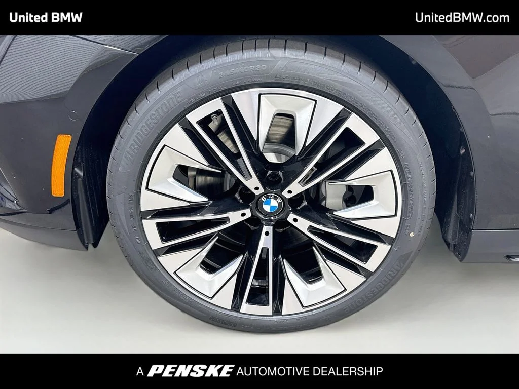 New 2027 Black Sapphire Metallic BMW 530i image 2