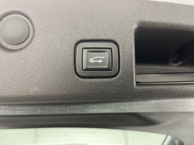 Used 2018 Summit White Chevrolet LT image 28