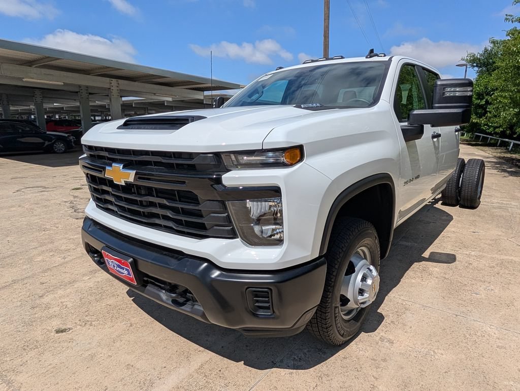 New 2026 Summit White Chevrolet Work Truck image 23