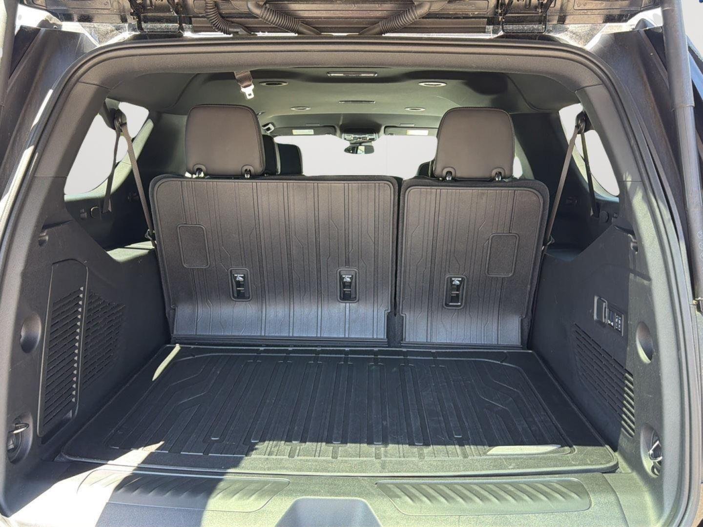 Used 2026 Onyx Black GMC Elevation image 9