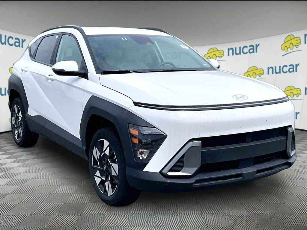 Used 2025 White Hyundai SEL image 1