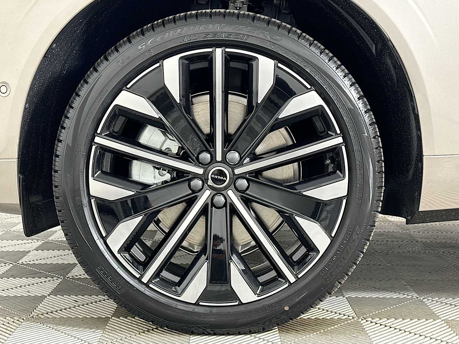 New 2026 Bright Dusk Volvo Ultra image 29