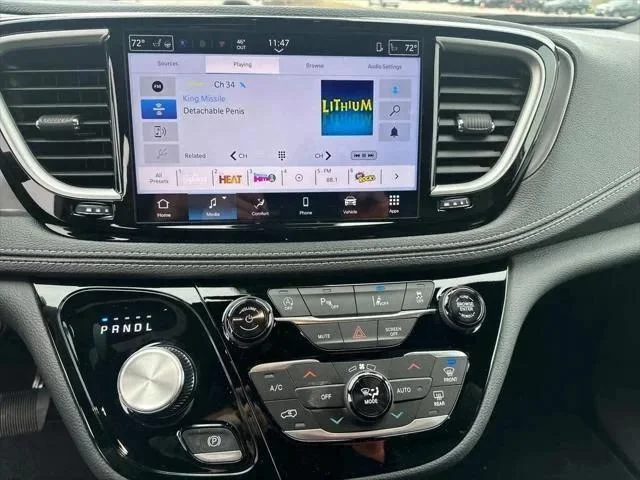 2026 Chrysler Pacifica Select - Photo 17