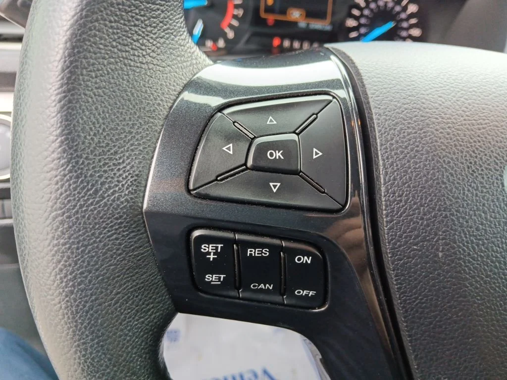 Used 2019 White Platinum Metallic Tri-Coat Ford XLT image 17