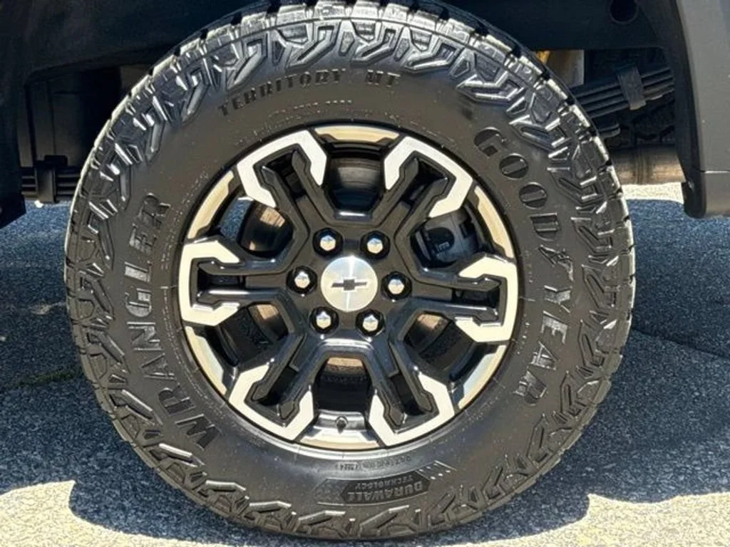 2025 Chevrolet Silverado 1500 ZR2 - Photo 11