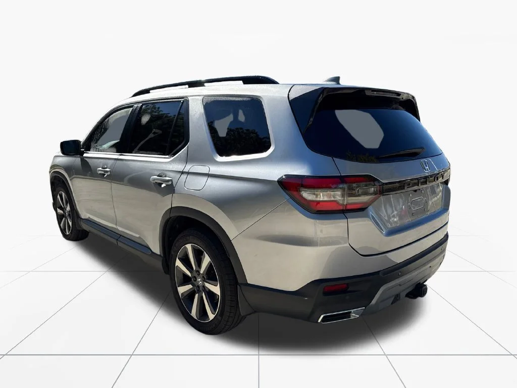 Used 2025 Lunar Silver Metallic Honda Touring image 6