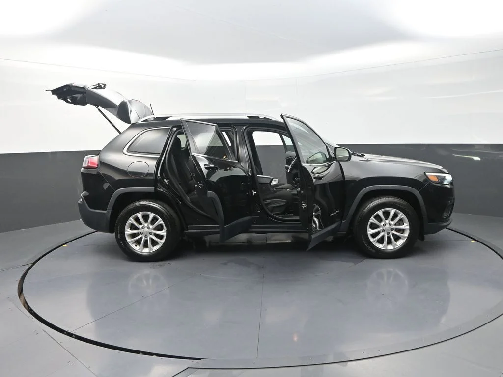 Used 2019 Black Jeep Latitude image 36