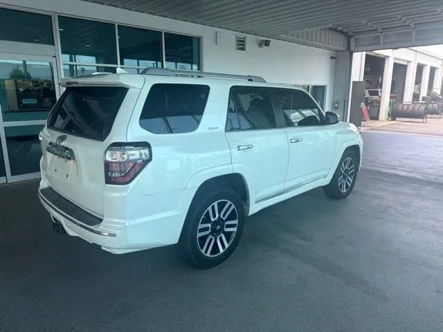 Used 2018 Blizzard Pearl Toyota SR5 image 8