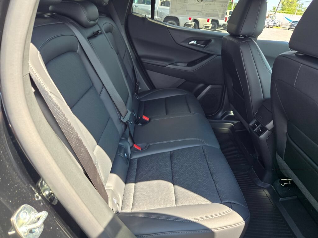 2027 Chevrolet Equinox LT - Photo 7