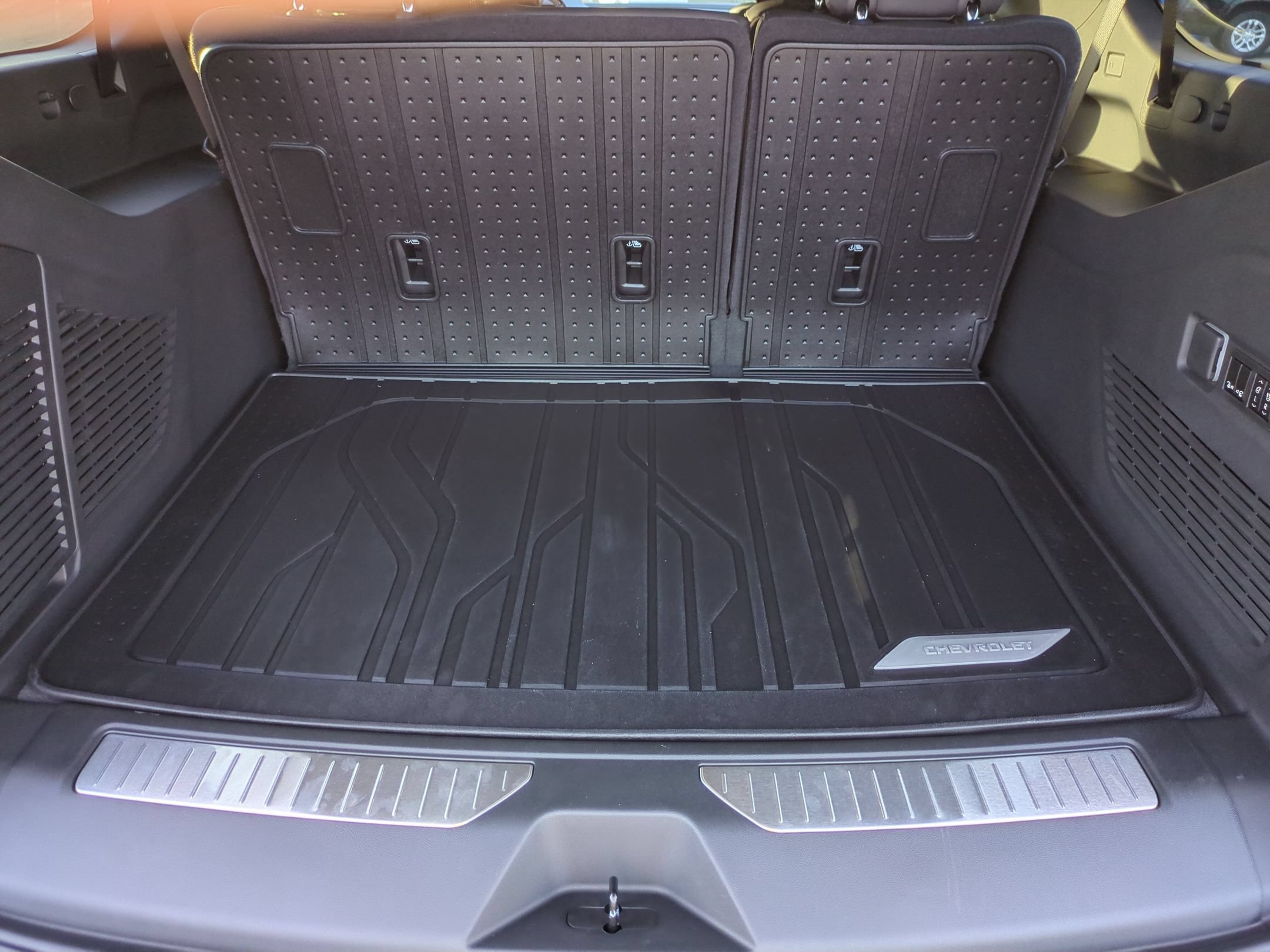 2026 Chevrolet Suburban RST - Photo 25