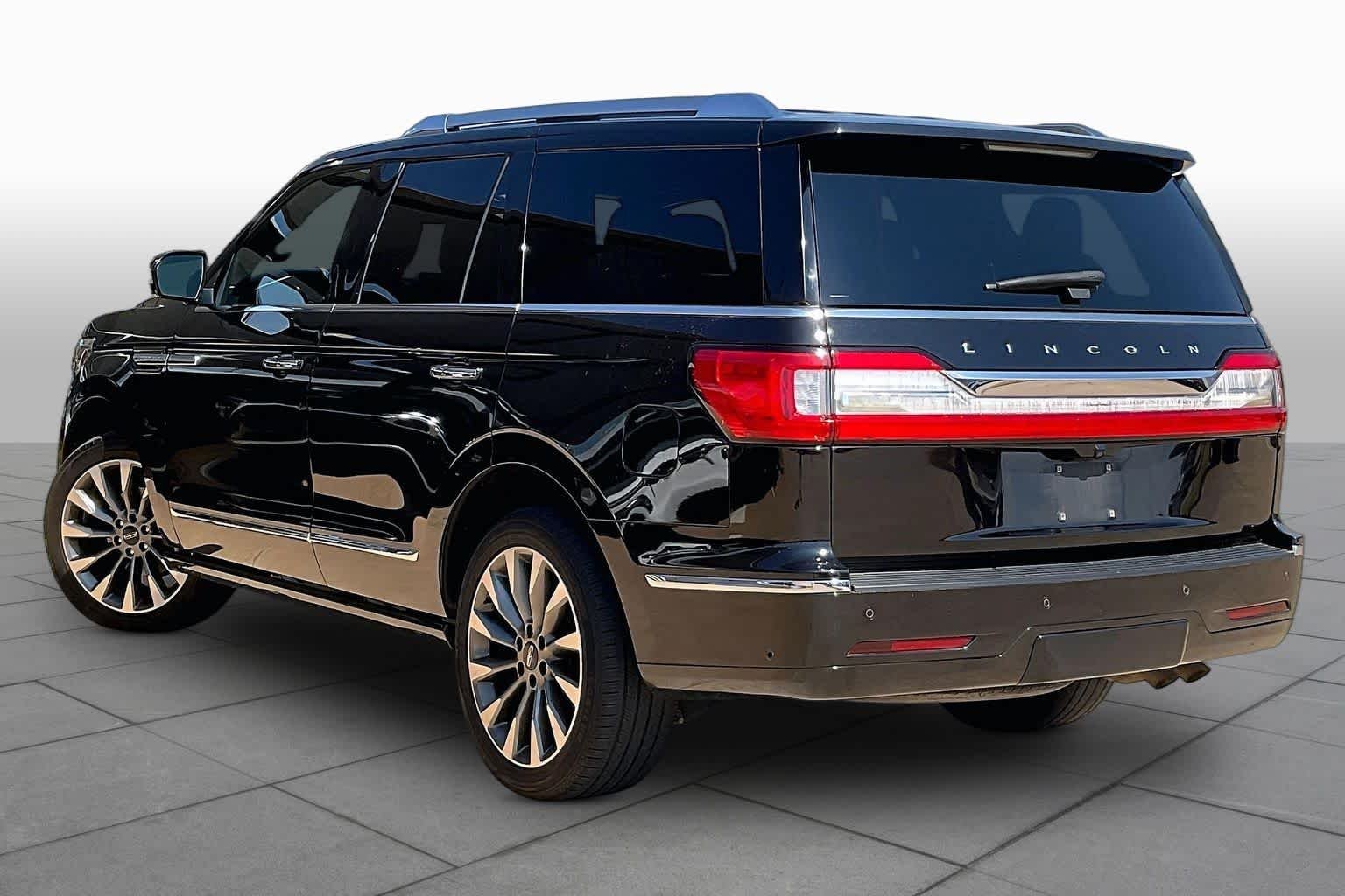Used 2019 Infinite Black Metallic Lincoln Select image 11