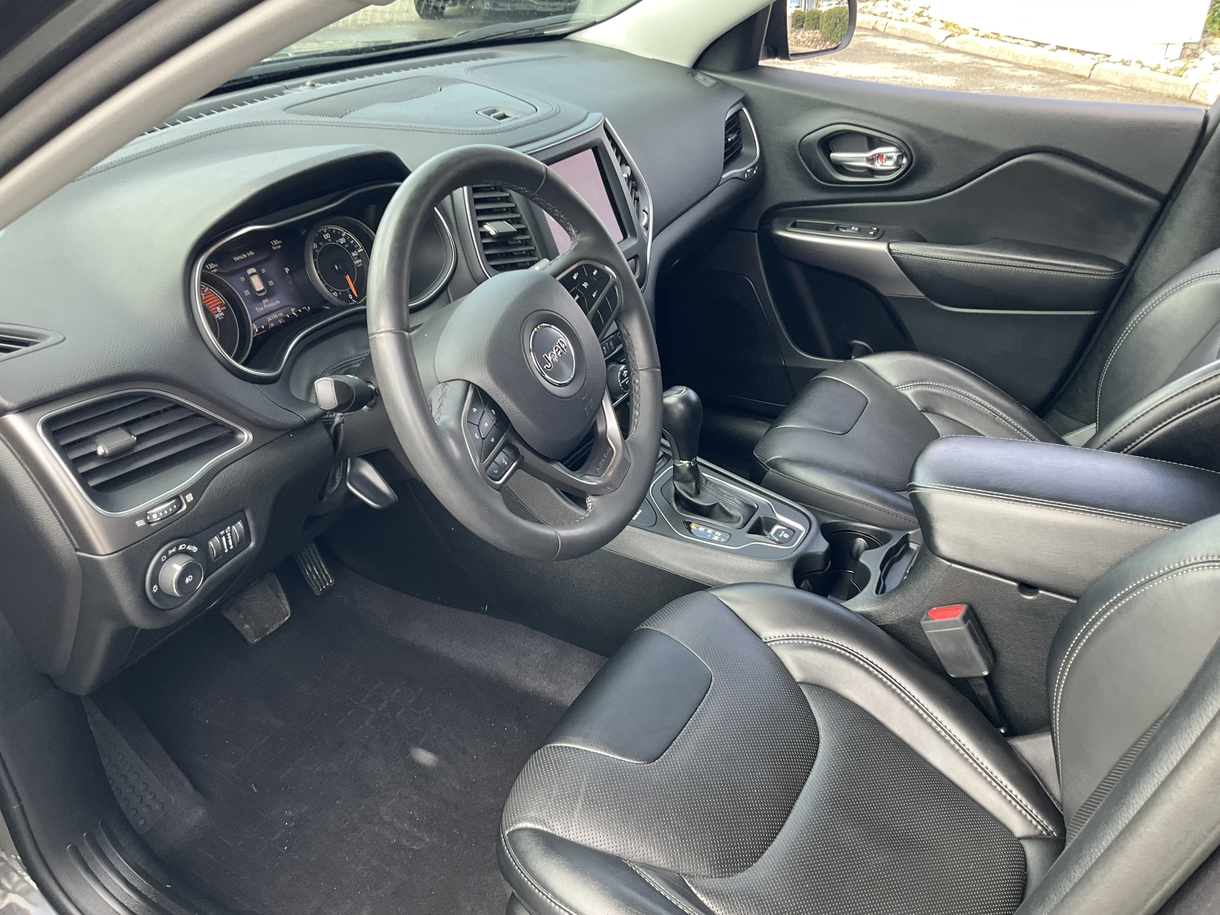 Used 2022 Gray Jeep Latitude Lux image 5