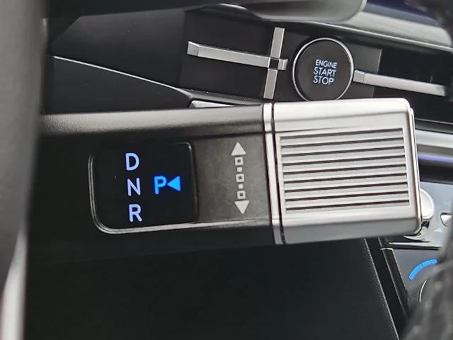 2025 Hyundai Santa Fe Limited - Photo 31
