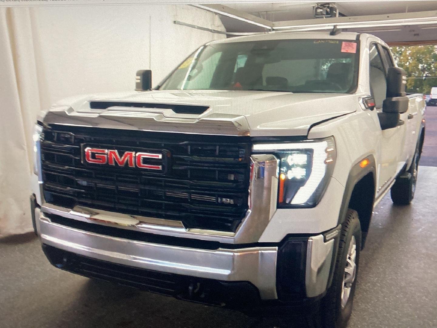 Used 2024 Summit White GMC Pro image 3