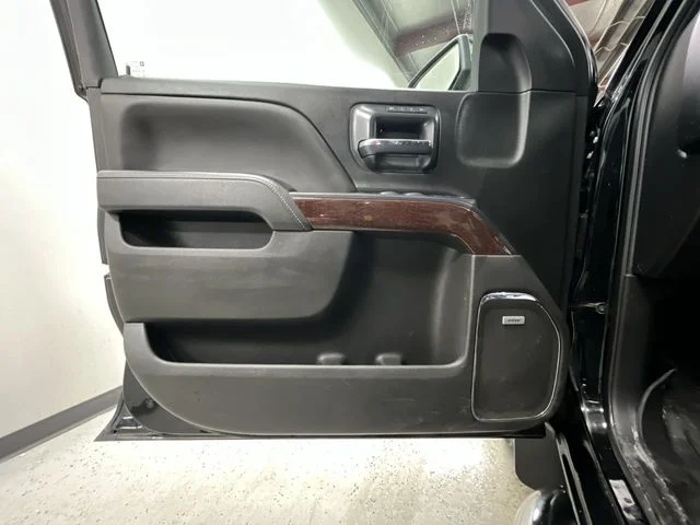 Used 2018 Black GMC SLT image 20