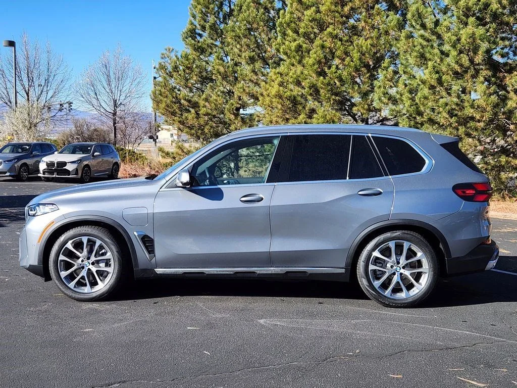 Used 2026 Skyscraper Grey Metallic BMW xDrive50e image 2