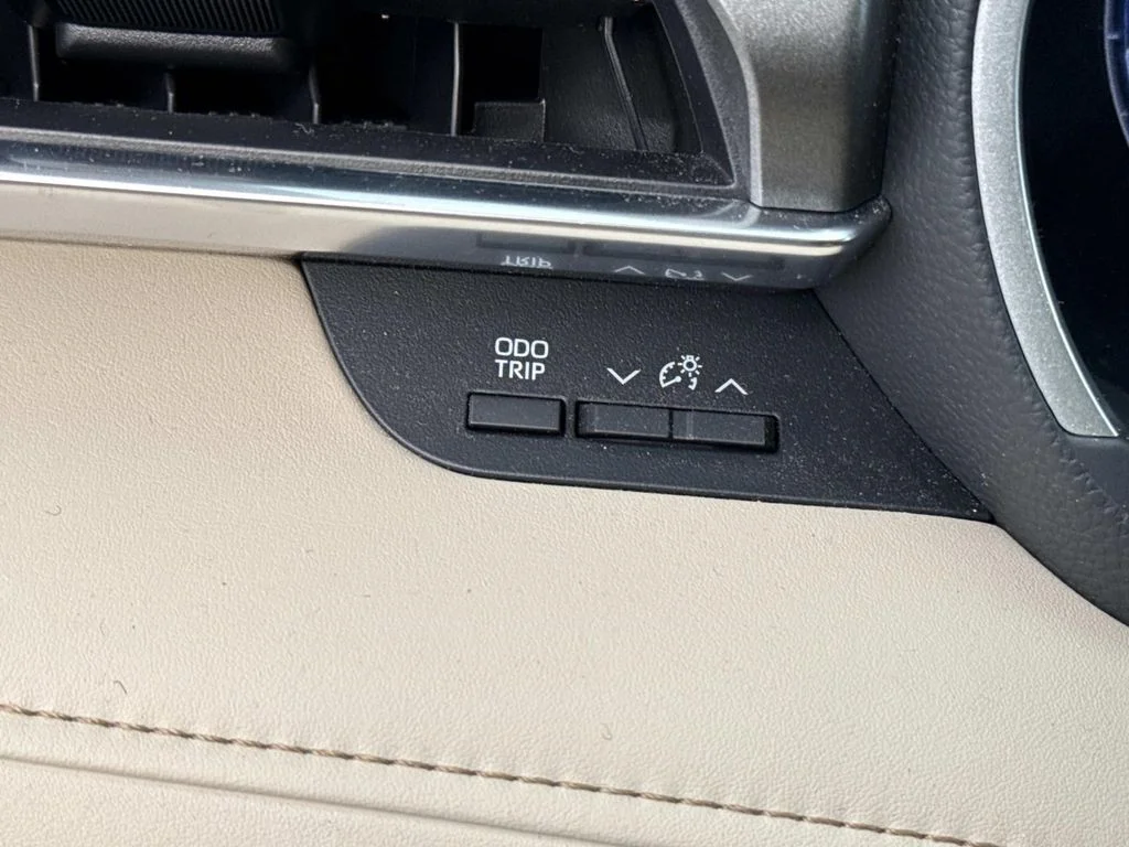 Used 2024  Toyota Limited image 46