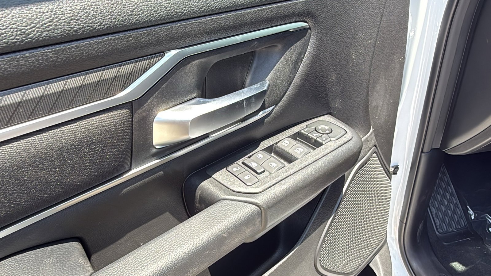 New 2026 Bright White Clear-Coat Exterior Paint RAM Lone Star image 11