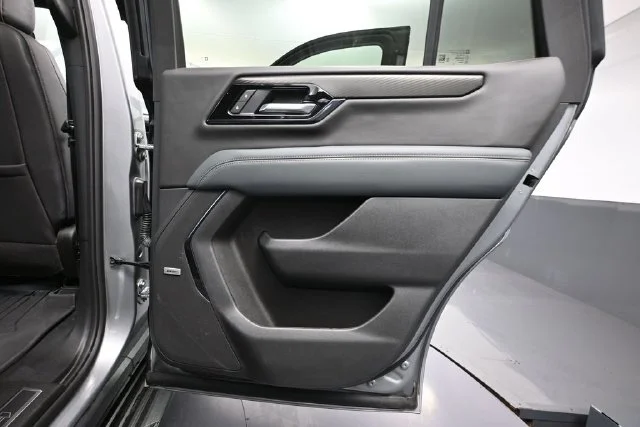 Used 2025 Silver GMC AT4 image 43
