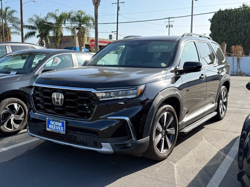 Used 2024  Honda Touring image 2