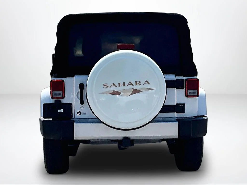 Used 2015 White Jeep Unlimited Sahara image 5