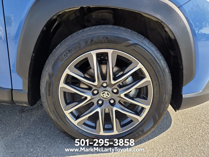 Used 2026 Blue TOYOTA XLE 2WD image 22