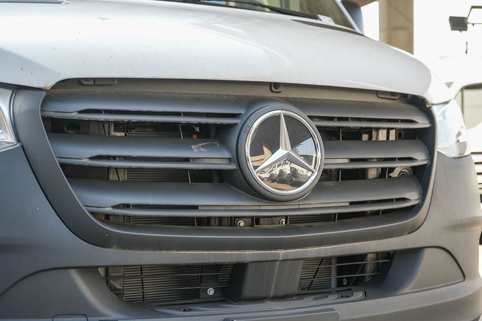 New 2025 Arctic+White Mercedes-Benz Cargo 170WB High Roof 113kW Battery RWD HO Motor image 39