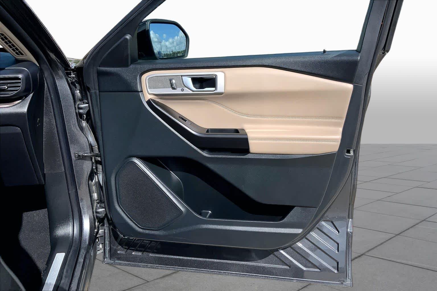 Used 2020 Magnetic Metallic Ford Limited image 22