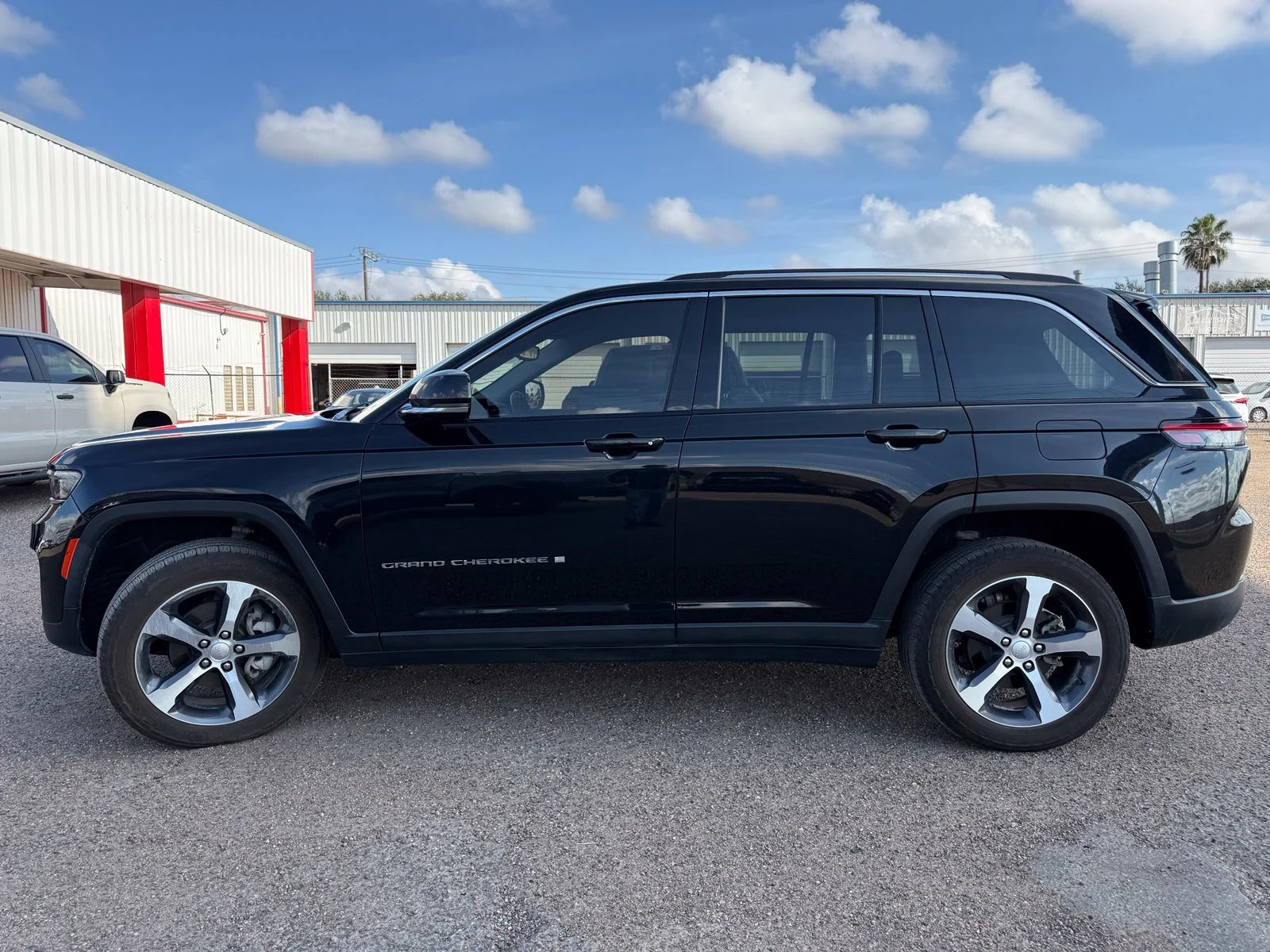 Used 2023 Black Jeep Limited image 3