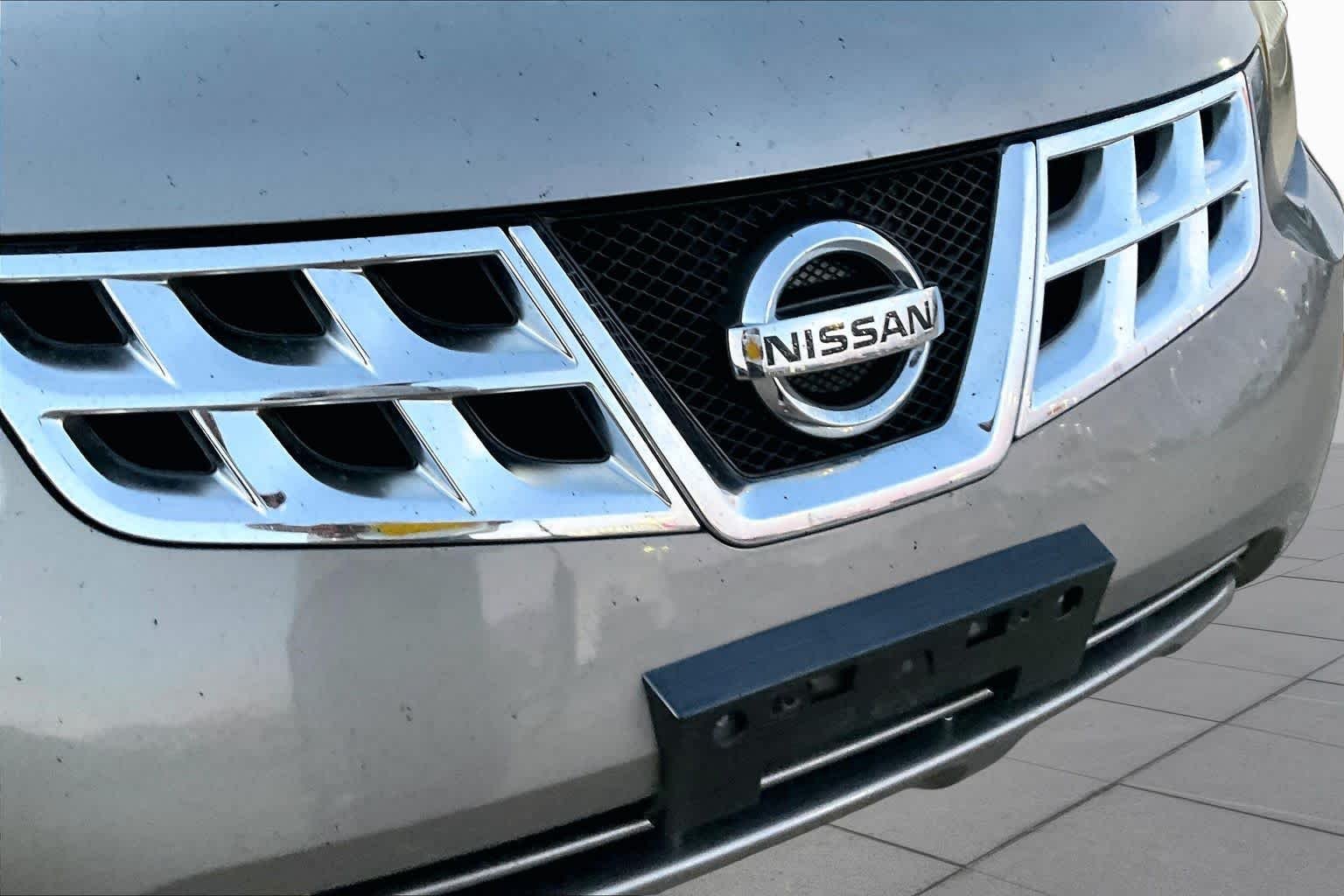 Used 2012 Platinum Graphite Nissan S image 30