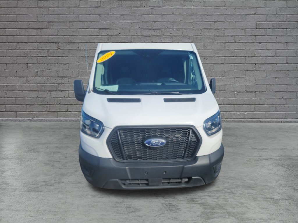 Used 2024  Ford  image 2