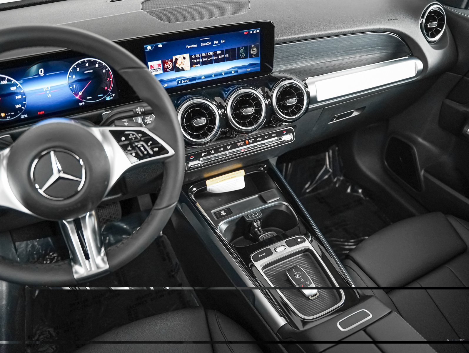 New 2026 Polar White Mercedes-Benz GLB 250 image 14