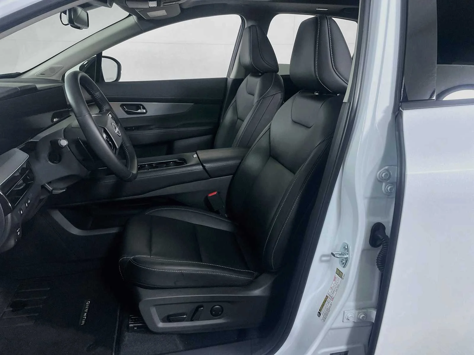 Certified Used 2025 Everest White Pearl Tricoat Nissan SL image 20
